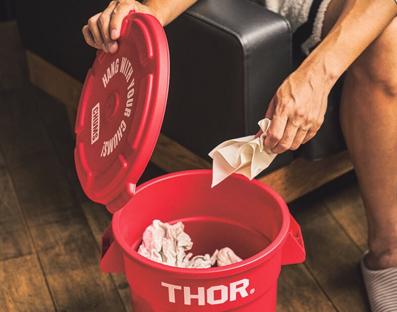 チャムス×THORの初コラボ」定番“ラウンドコンテナ”が鮮烈レッドに刷新