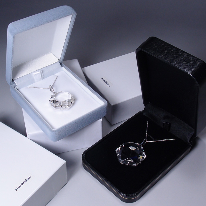 YS356 山梨県八幡山産水晶六芒星ペンダント（日本製） 水晶天然石専門