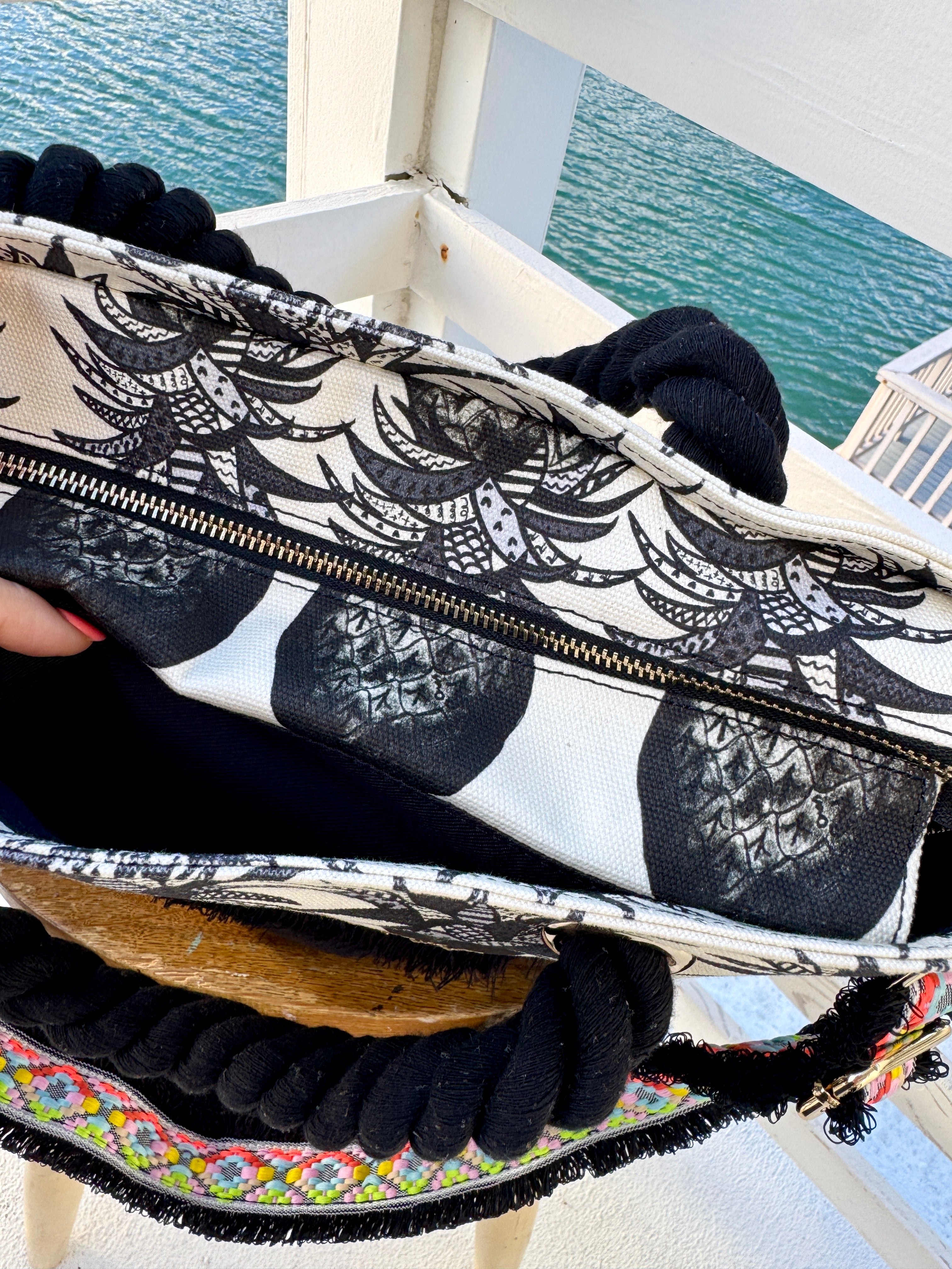 TBSサンジャポで紹介されたブラックパイントートバッグ