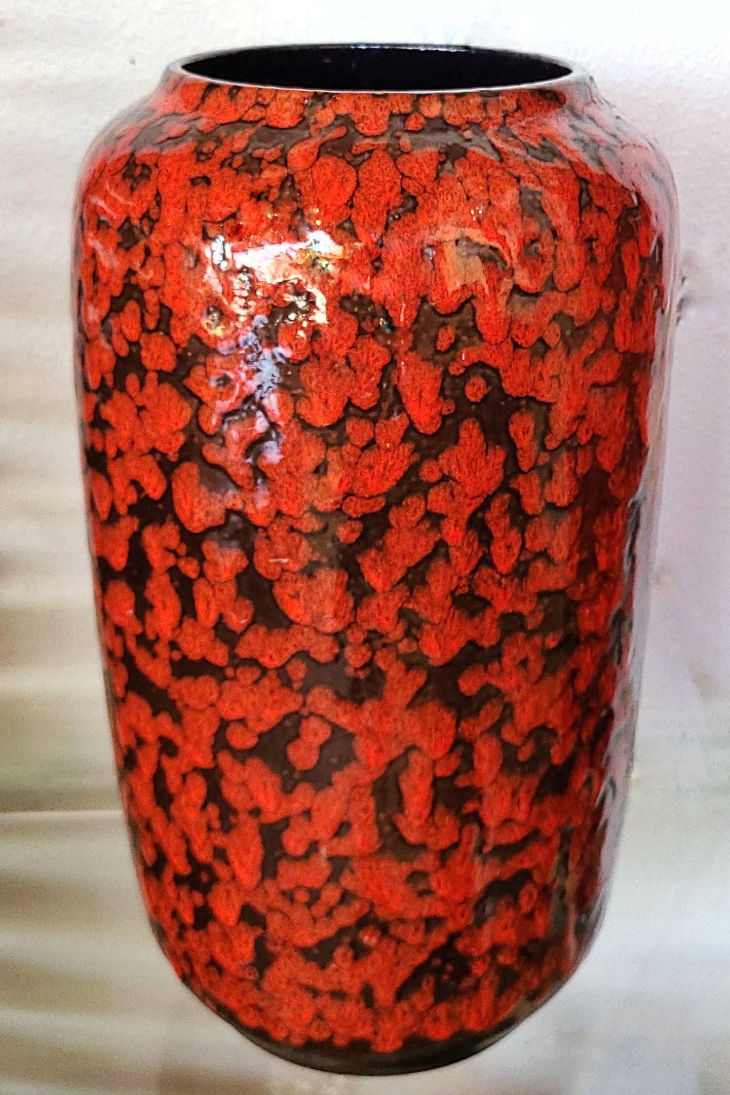 SCHEURICH RED AND BLACK 'KASKADE' FAT-LAVA FLOOR VASE Nr. 546/40