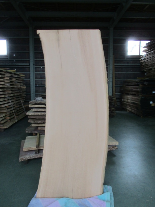 人気の“楢（ナラ）”、国産材代表の“欅（ケヤキ）”、着色塗装もおススメ