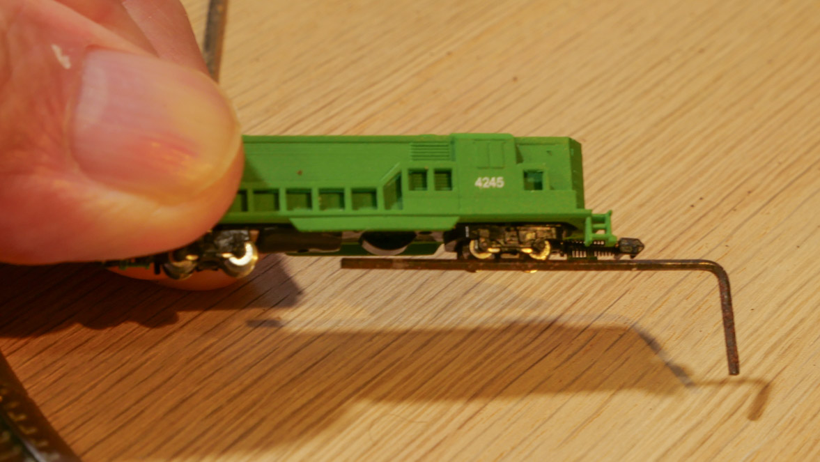 世界一小さな鉄道模型 －Tゲージのスターターセットをゲット