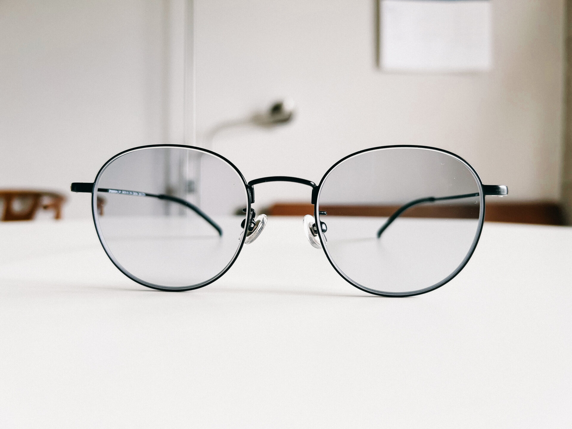 Zoff 調光レンズレビュー｜ミニマリストにおすすめ！メガネと