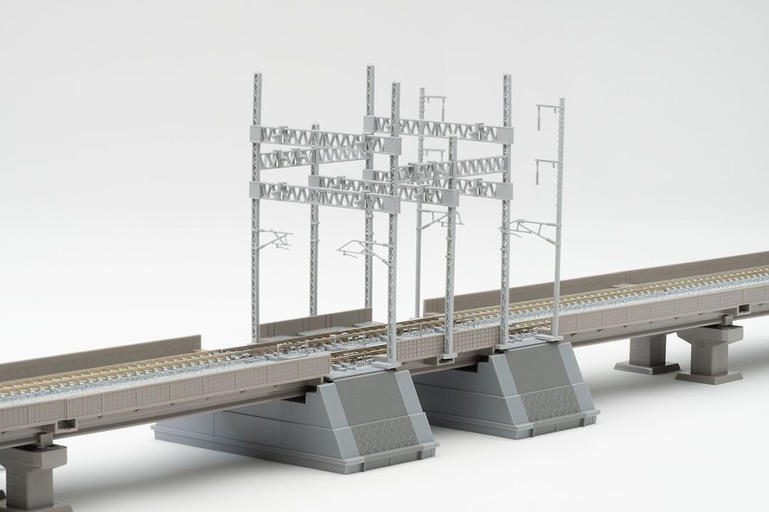 架線柱・新幹線型き電セット（築堤S35・高架橋S35各2組付） 品番：3232