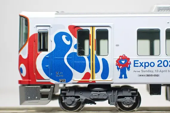 323系 大阪・関西万博ラッピング列車（ミャクミャク）が入線しました