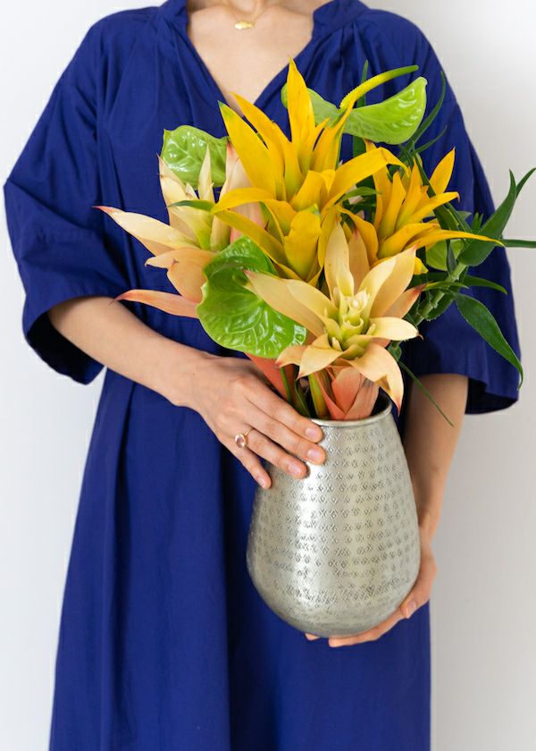 Aluminium Vase Star Hammered | Pasand by ne Quittez pas | パサン