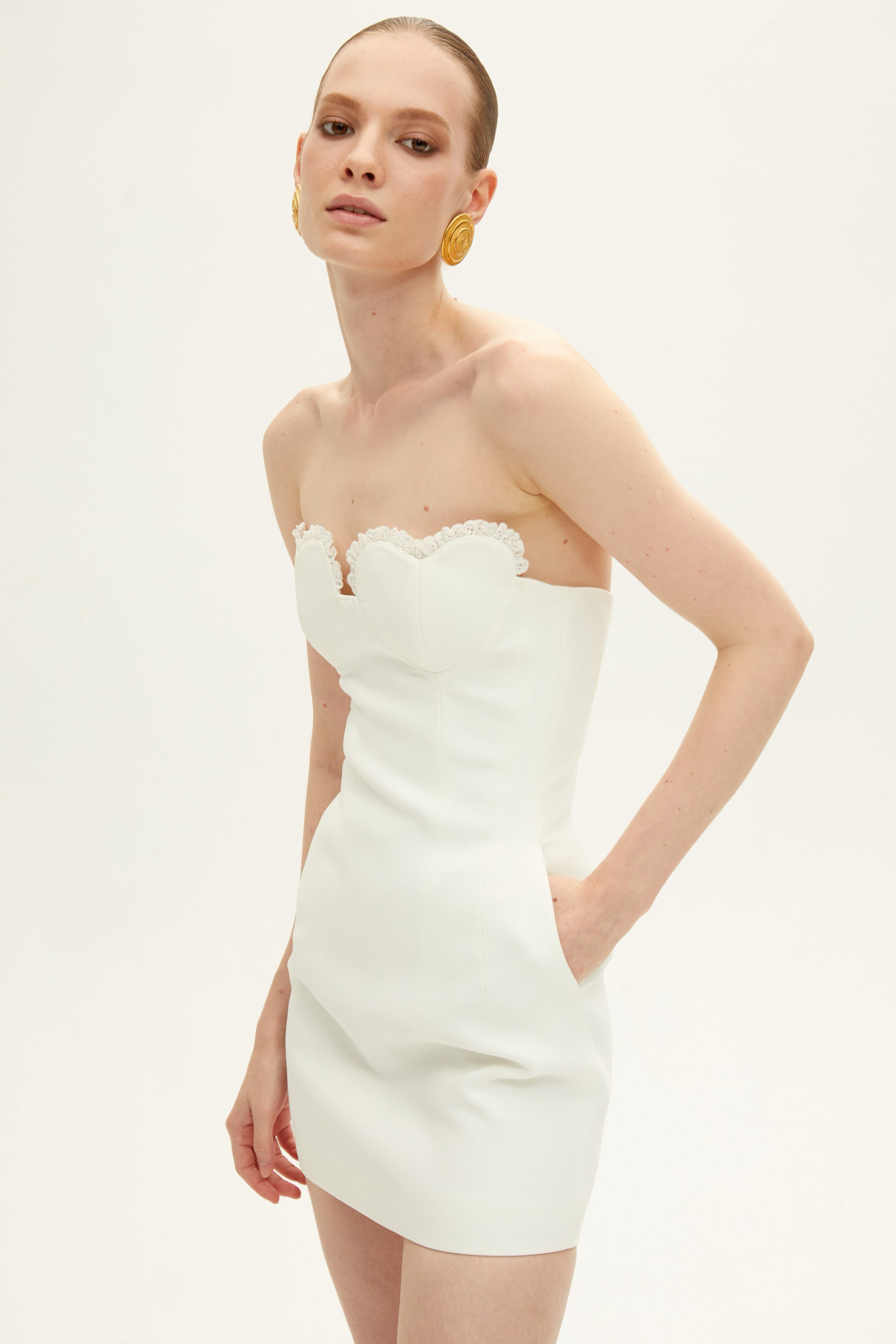 AURÉLIE IN TEMPLE WHITE – THE NEW ARRIVALS İlkyaz Özel