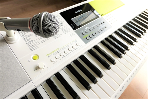 カシオの光ナビキーボード「LK-511」がスゴイ! - 練習嫌いの子どもが