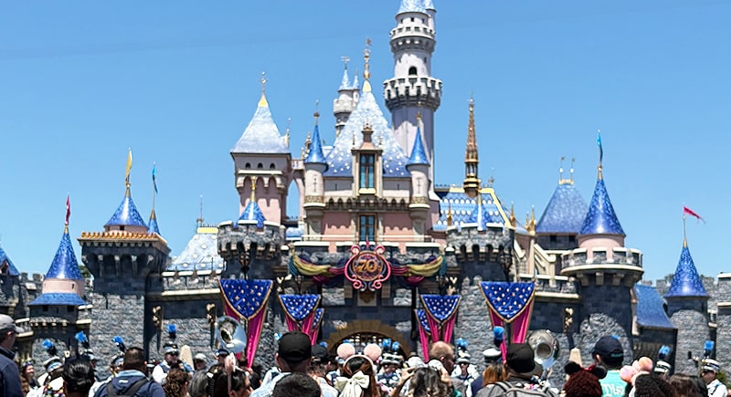 カリフォルニアディズニーランド・リゾート 70周年 完全ガイド