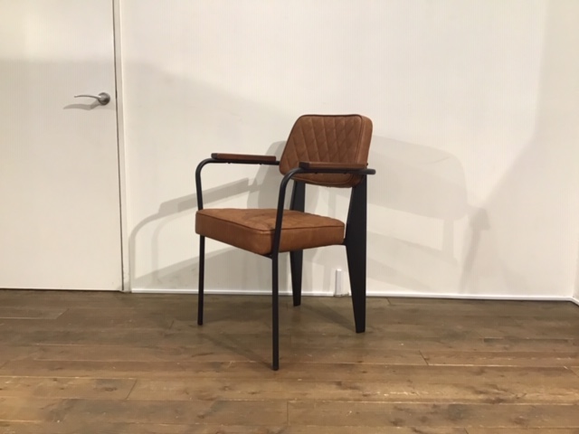 ダイニングチェアの御紹介 ブルックリン、インダストリアル系アーム