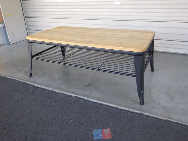 ローテーブルの御紹介 インダストリアルの王道的なスタイル