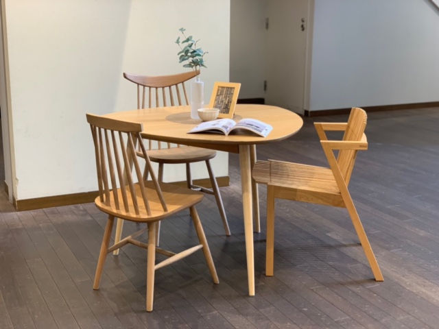 チェアのご紹介】人気の木製スピンドルチェアを3点ご紹介いたします