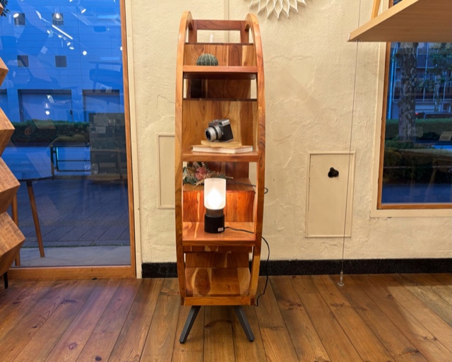 シェルフのご案内】天然木とユニークなデザインが映えるオープン