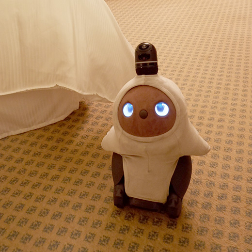 LOVOT」がハローキティに変身!? なりきりウェアが登場 | Numero TOKYO