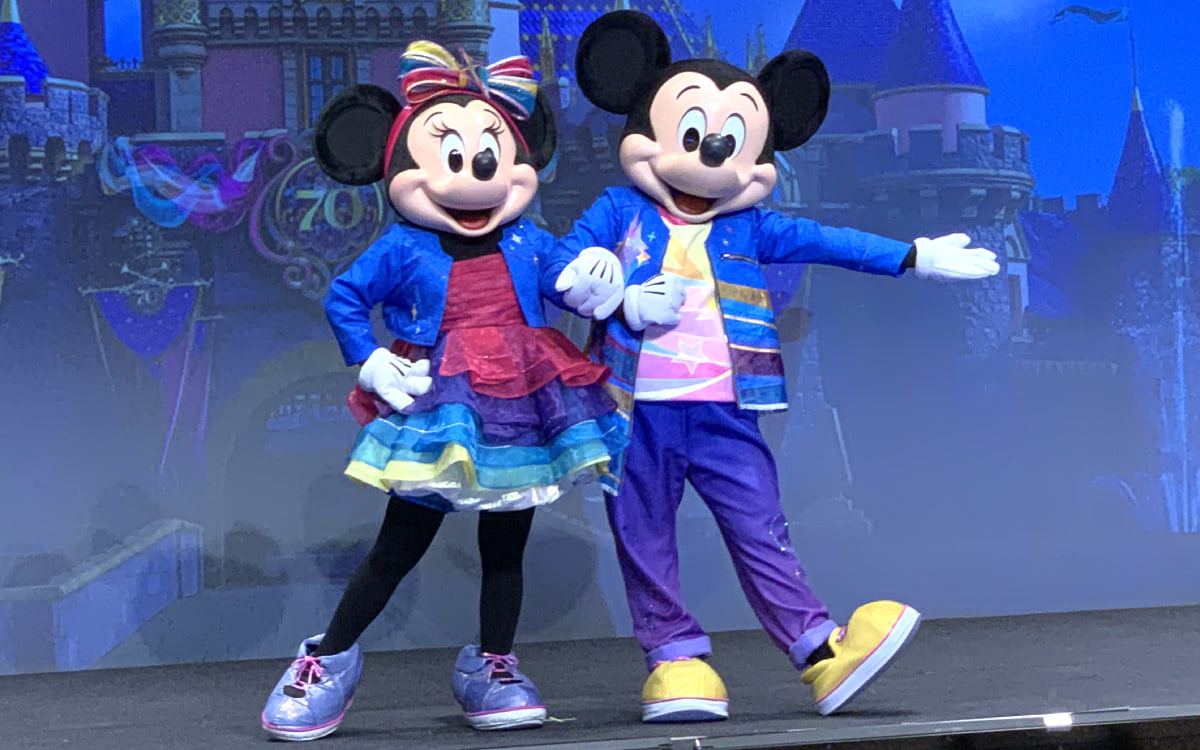 ミッキー＆ミニーの70周年新衣装も♡「カリフォルニア