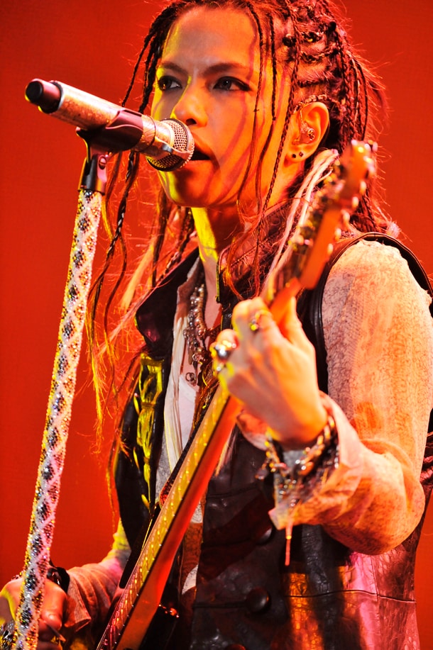 L'Arc-en-Ciel世界ツアー、初日香港で1万人が熱狂 - 音楽ナタリー