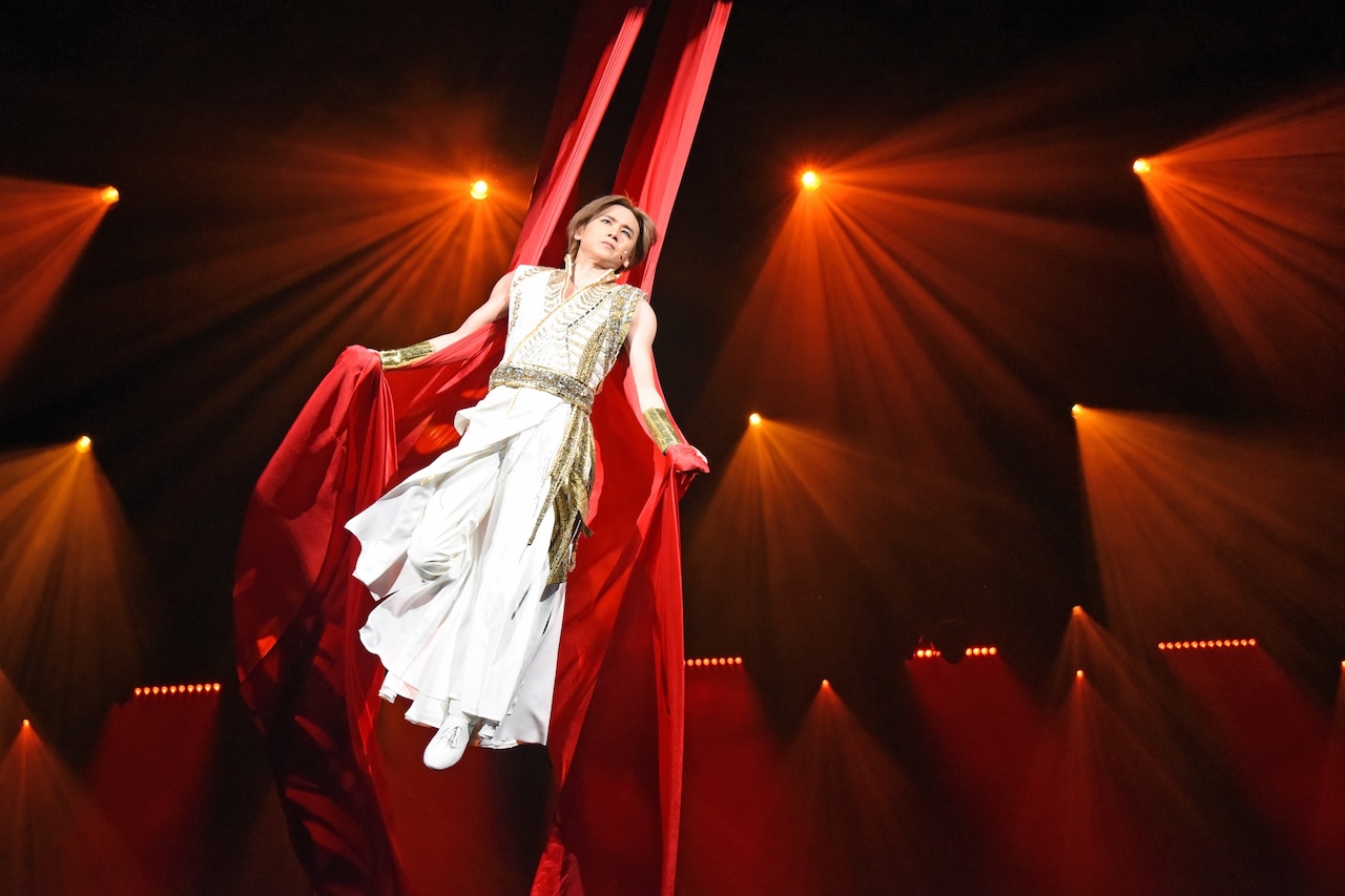 堂本光一が感謝を込めて宙を舞う、「Endless SHOCK」最後の帝劇公演