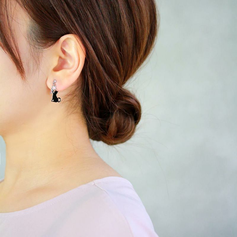 ピアス ニッケルフリー 桜 花びら じゃれる 猫 ストーン