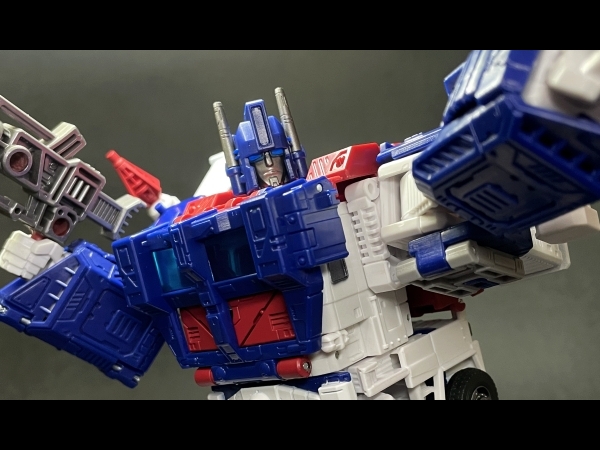 TF】キングダム「KD-11 ウルトラマグナス」レビュー | レイガイハノゾク