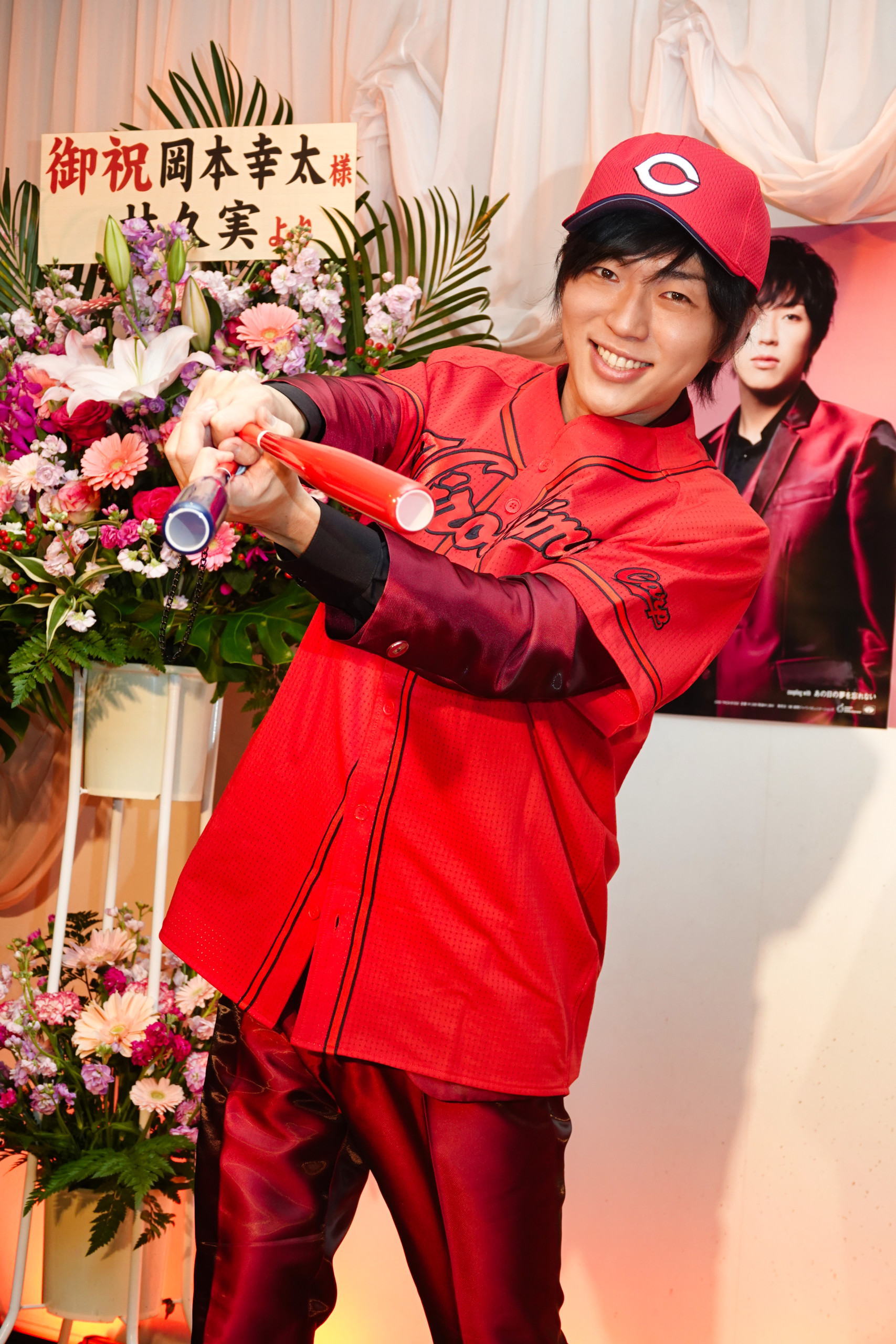 岡本幸太が新曲「君に愛がとまらない」発表会。サビの“くるくるダンス