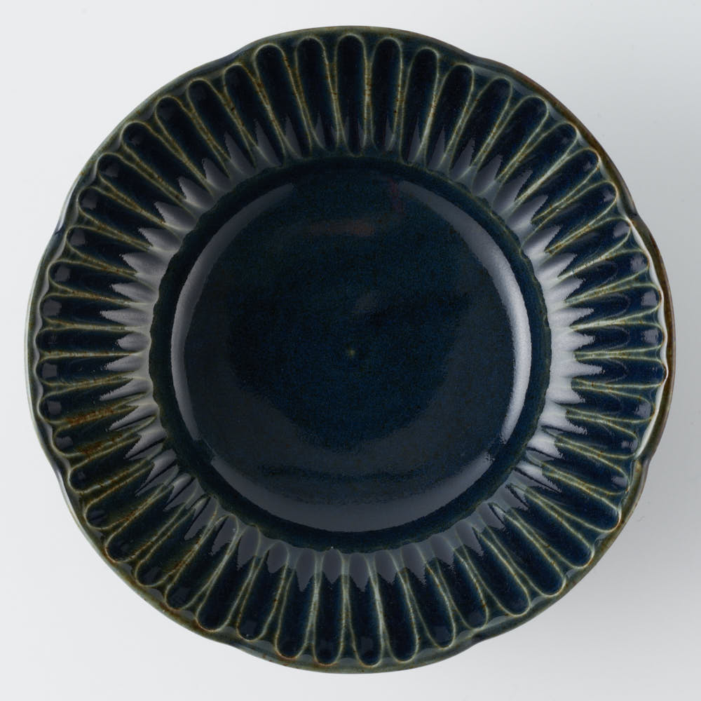 作家 水谷和音 しのぎ輪花 4寸鉢（瑠璃釉） ¥1,980 大人の焼き物