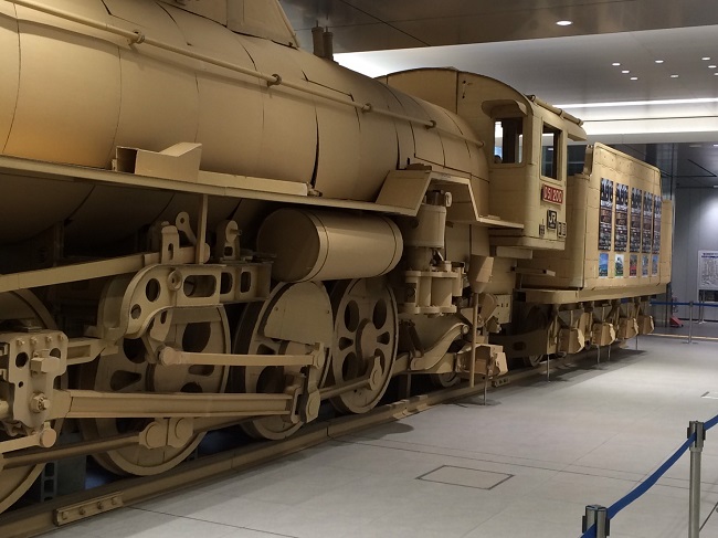 大迫力の実寸大段ボール「D51」が広島駅に登場！｜続マナムスメと今日