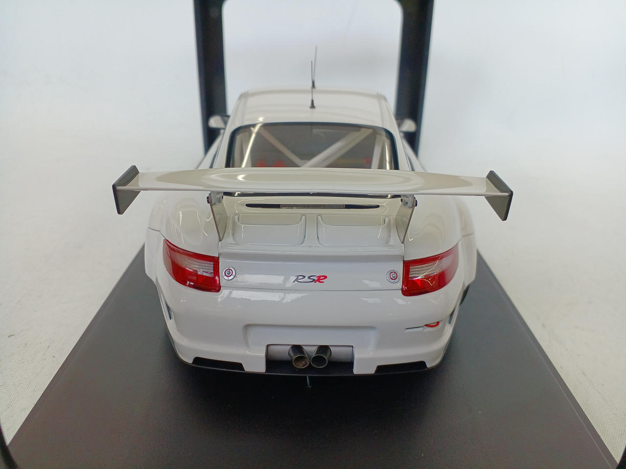 オートアート オウト(AUTOart)|1/18 ポルシェ911（997） GT3 RSR