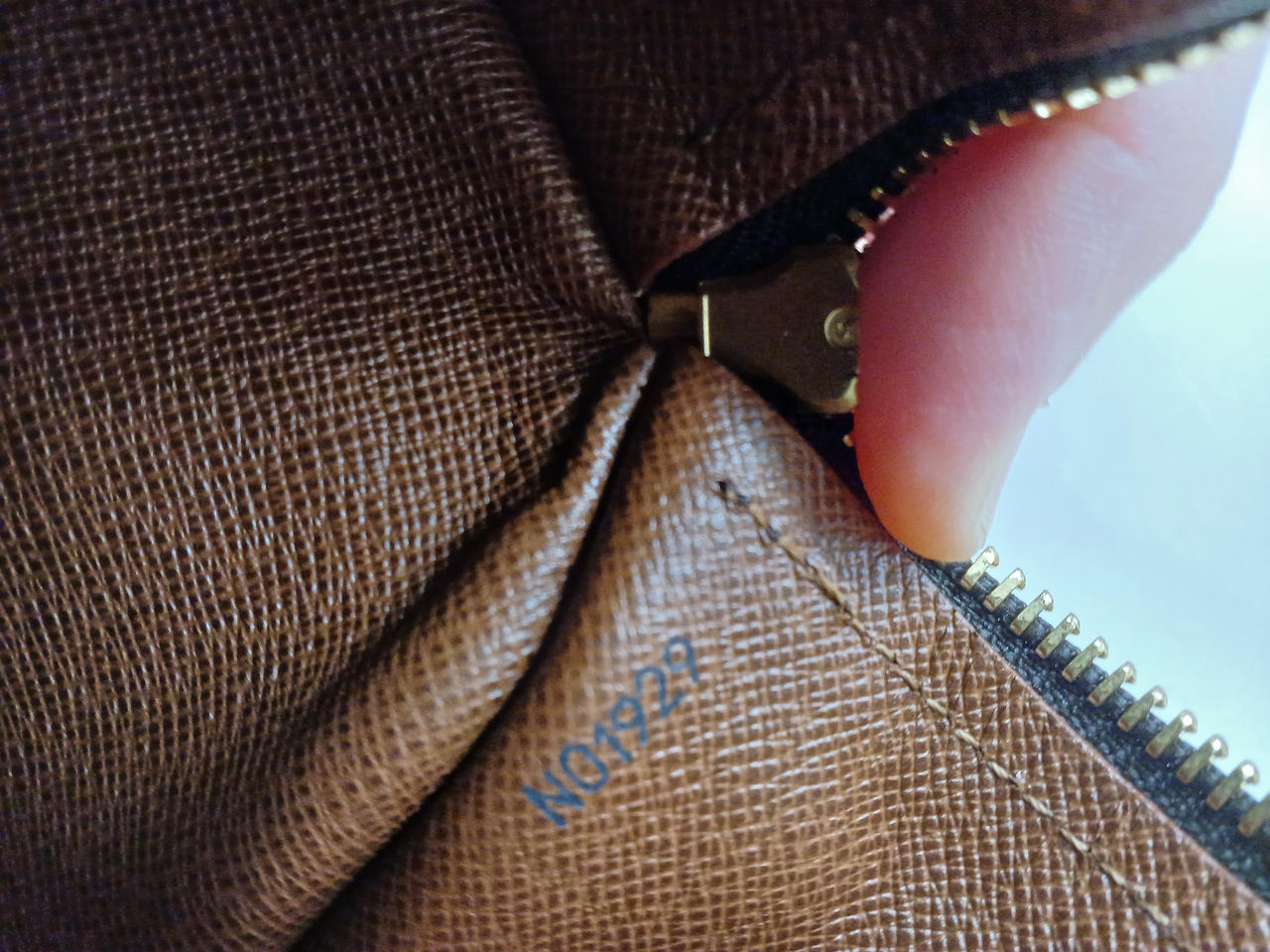 ルイヴィトン(LOUIS VUITTON)|LOUIS VUITTON パピヨン26 M51386