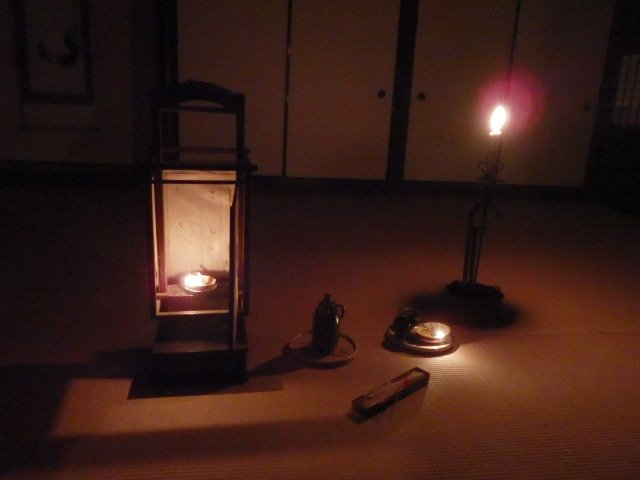 紅葉とたてもののライトアップ」開催期間中に、「あかりの歴史体験」が