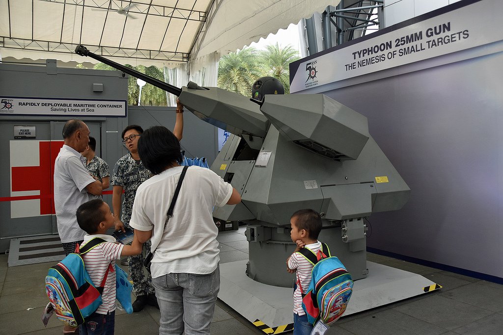 シンガポール海軍のフォーミダブル級フリゲートに積んであるタイフーン