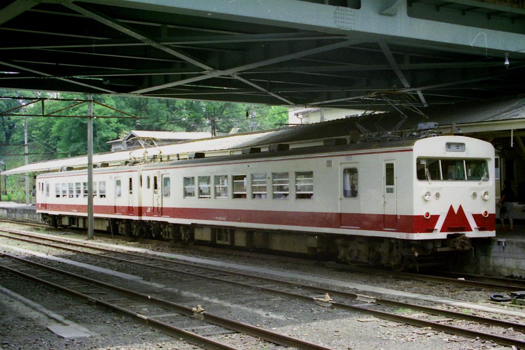 📷懐かしの昔のJR身延線。 一枚目・昔の甲府駅身延線ホーム5/6番線に