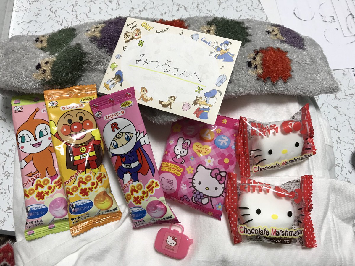 小学生の女の子からお誕生日プレゼントをもらった ペロペロキャンディ