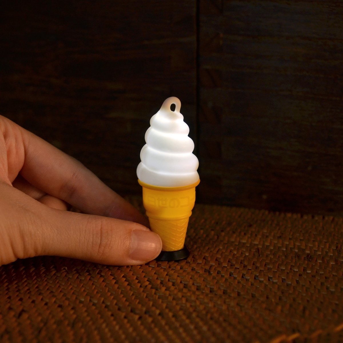 ソフトクリーム　スタンドライト　日世