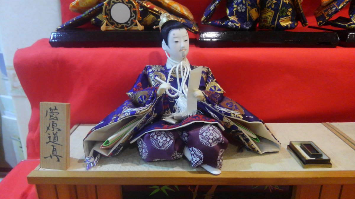 去年もご紹介したけど、バブルの頃に作られた8段飾りのひな人形（施設