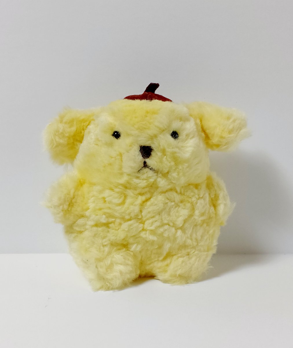 初期ポムポムプリンのぬいぐるみ 口がωじゃないのがレアな感じです