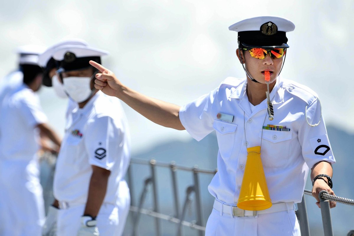 4月6日は #白の日 海上自衛隊で白といえば、伝統のこちらです。 #制服