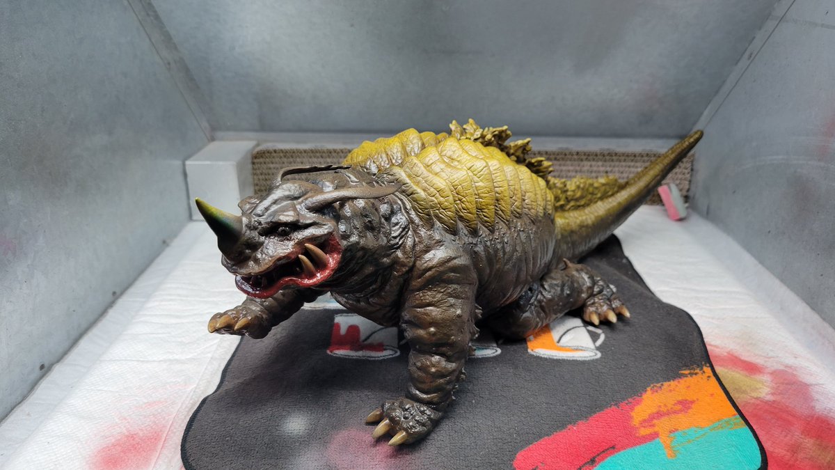 ビリケン商会新作の透明怪獣ネロンガ完成！！ むちむちボディが