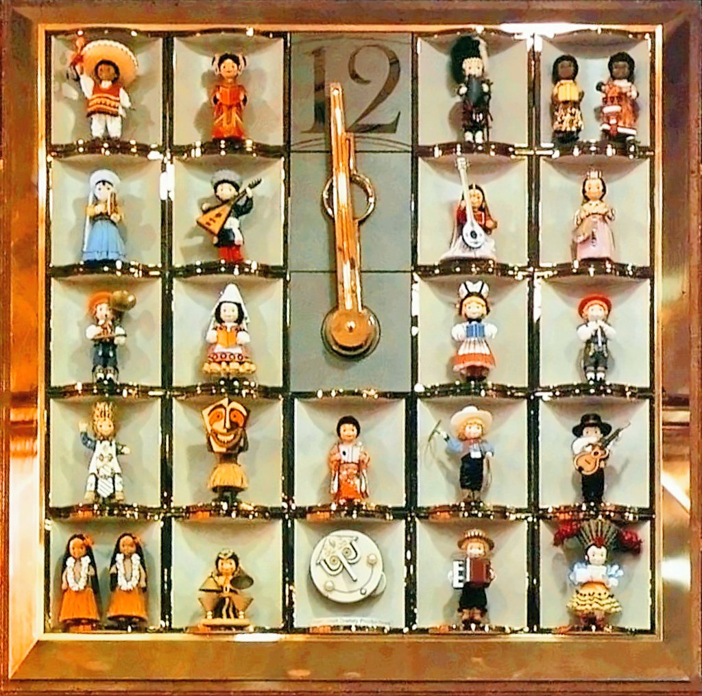 明日9月30日は 「世界の人形時計」の日！ 1985年にそごう横浜店の開店