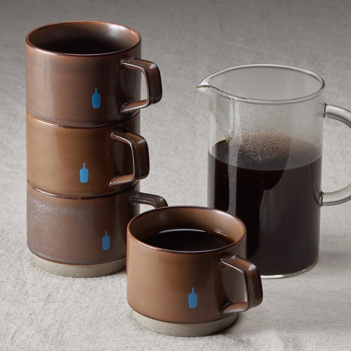 気に入りのドリンクを、ホリデー限定の「キントー セラミックマグ」で