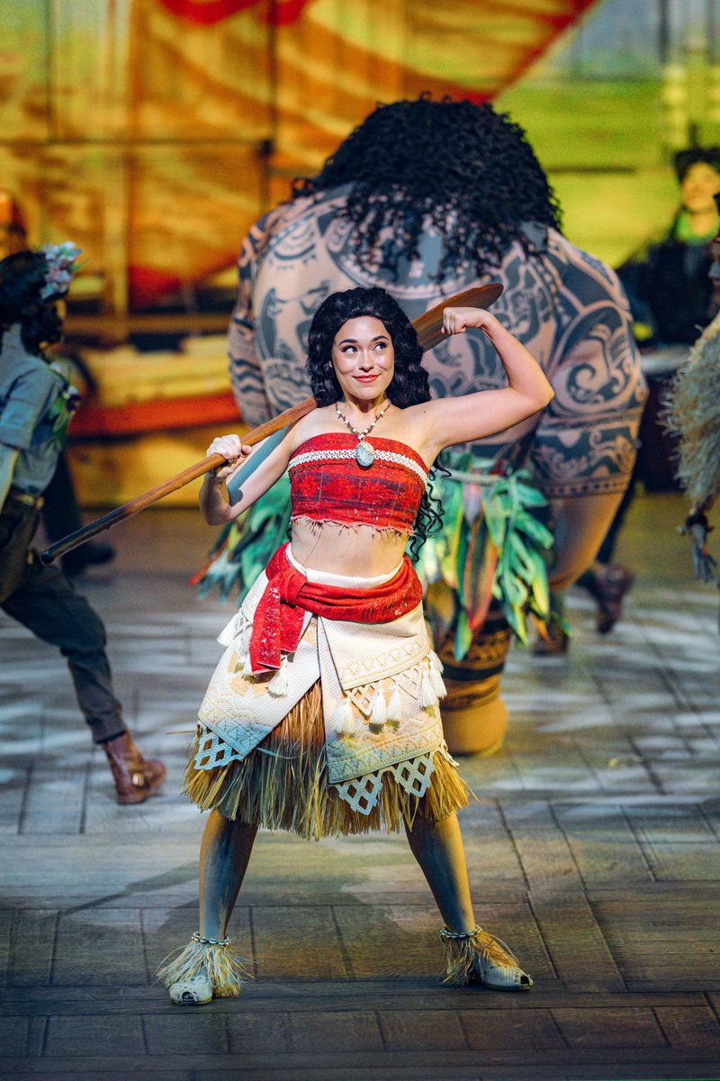 私はモトゥヌイのモアナ。私の舟に乗り、この海を渡ってテ・フィティの