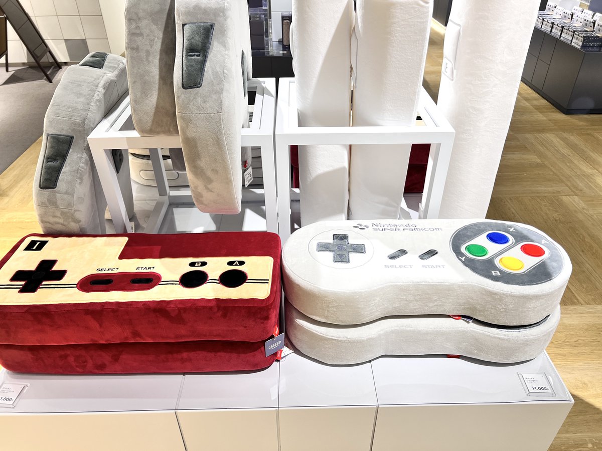 Nintendo ミュージアムのコントローラークッション 平日10時すぎに入店