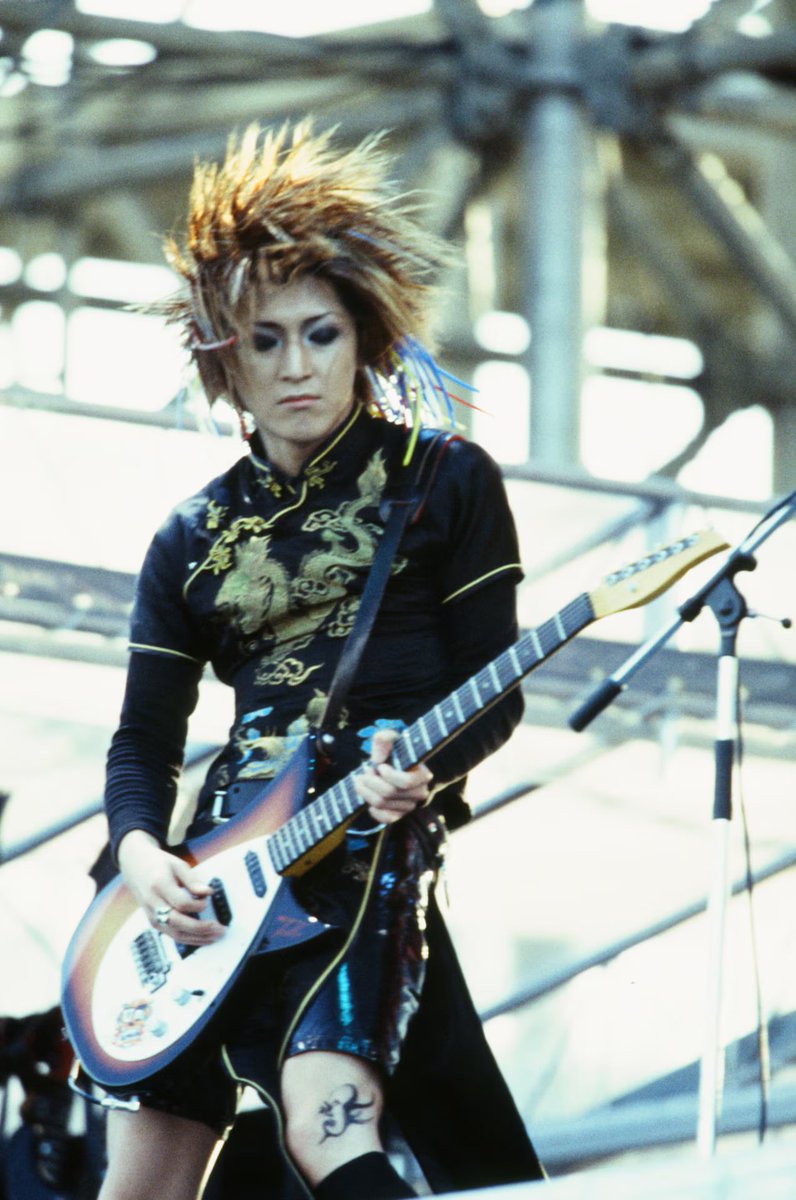 おすすめトレンドに女装チャイナっつー謎ワードが上がっててHISASHI