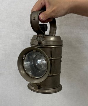 いよ子です。 みなさん「合図灯」ってご存知ですか？ 夜間に信号機の