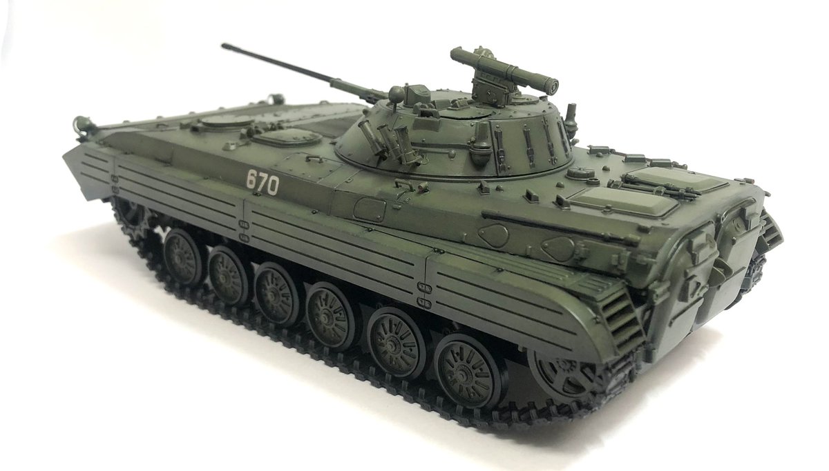 ズベズダ1/35 BMP-2歩兵戦闘車も完成。 中身はBRDM-2と同じ時期に出た