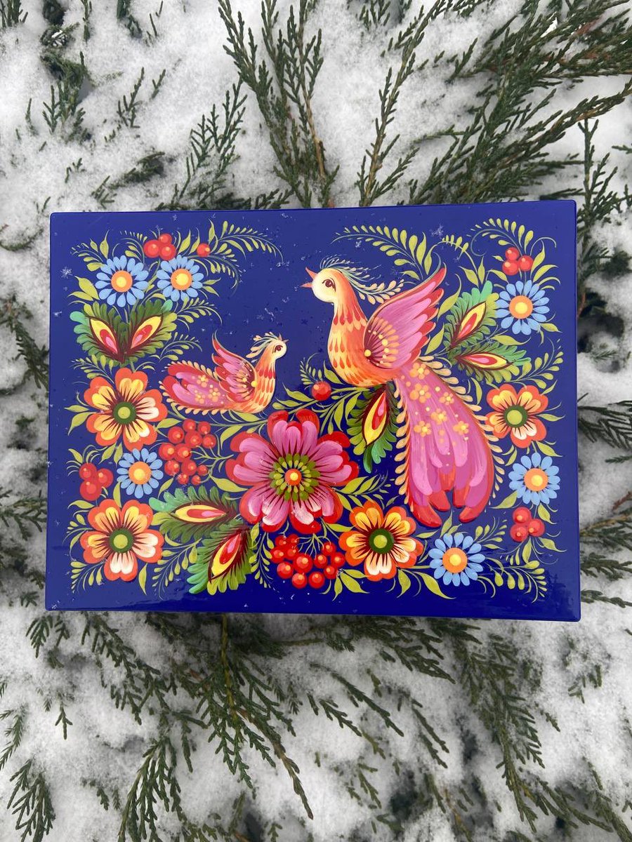 重厚感のあるしっかりとした作りに、繊細で美しい筆使い。伝統技法