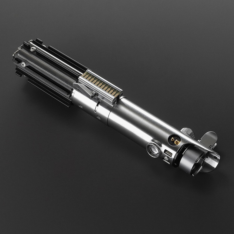 ルーク・スカイウォーカーの2本のライトセーバーを紹介！色が緑になっ