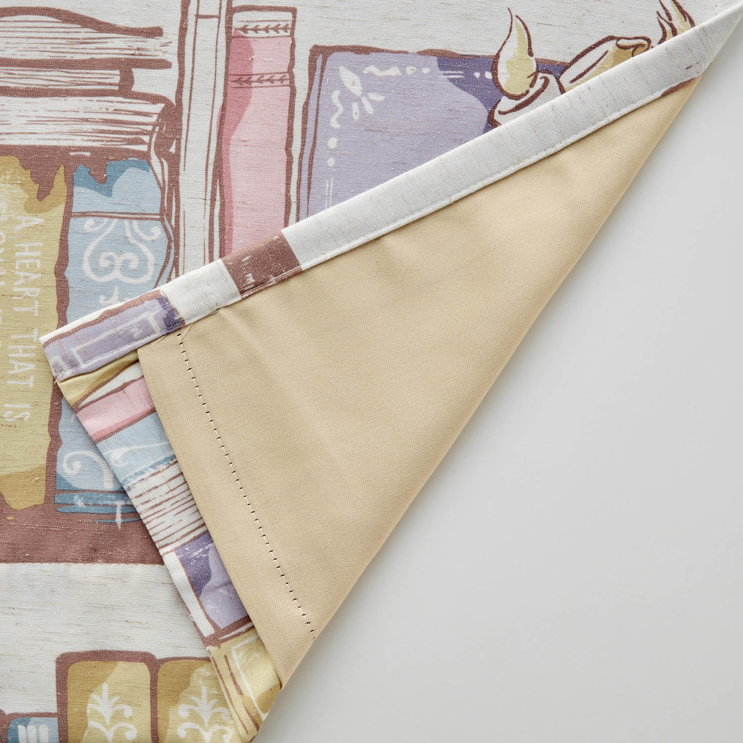 本棚デザインの裏地付き遮光カーテン「美女と野獣」（ディズニー