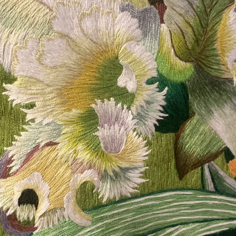 ベトナム シルク刺繍絵 Mr. クオック・スー作品 ホワイトフラワー 額付