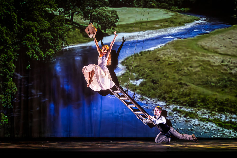 Momix returns to Eisenhower Auditorium on Oct. 8 with 'Alice