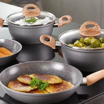 Berndes classic cast iron frying pan 24 cm deep with wooden handle